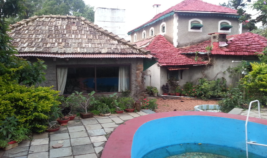 Evelyns Own Homestay Pachmarhi