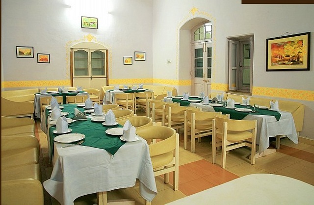 Ambika Shree Hotel Pachmarhi Restaurant